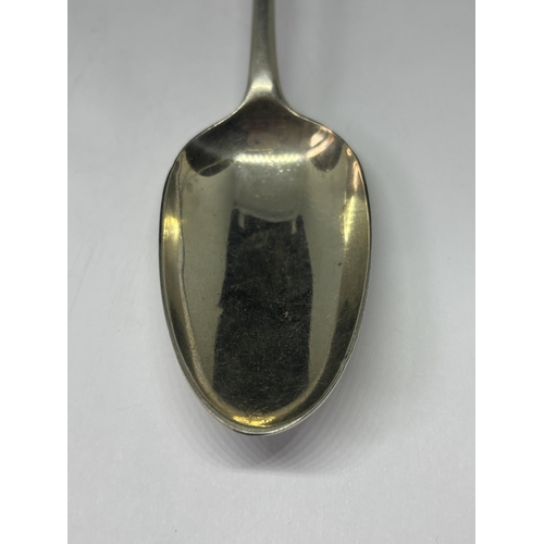  A GEORGIAN HALLMARKED LONDON 1825 SILVER SERVING SPOON