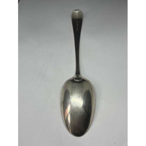  A GEORGIAN HALLMARKED LONDON 1825 SILVER SERVING SPOON