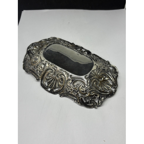  A DECORATIVE HALLMARKED BIRMINGHAM SILVER OBLONG DISH