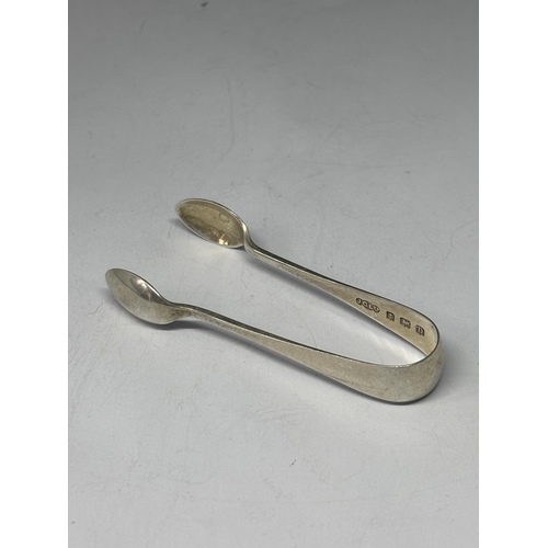  A PAIR OF HALLMARKED BIRMINGHAM SILVER SUGAR TONGS