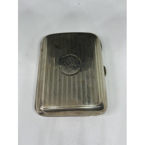  A HALLMARKED BIRMINGHAM WALKER & HALL SILVER CIGARETTE CASE