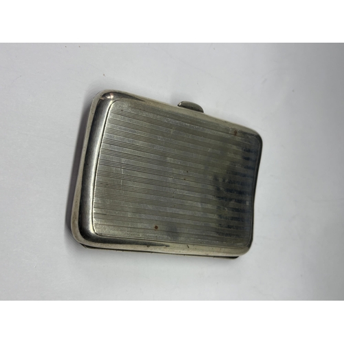  A HALLMARKED BIRMINGHAM WALKER & HALL SILVER CIGARETTE CASE