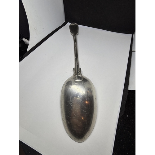  A VERY LARGE VICTORIAN HALLMARKED LONDON 1883 SILVER SPOON