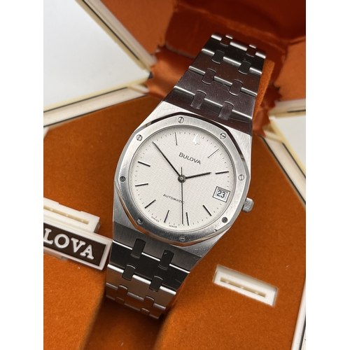 315 - A RARE 1970'S BULOVA ROYAL OAK AUTOMATIC GENTS WRIST WATCH FROM THE DESIGNER OF AUDEMARS PIGUET WITH... 