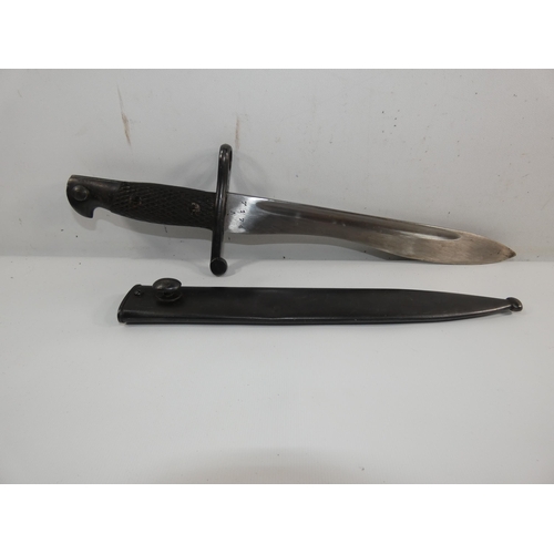 306 - A 20TH CENTURY SPANISH BOLO BAYONET AND SCABBARD, 25CM BLADE, LENGTH 39.5CM