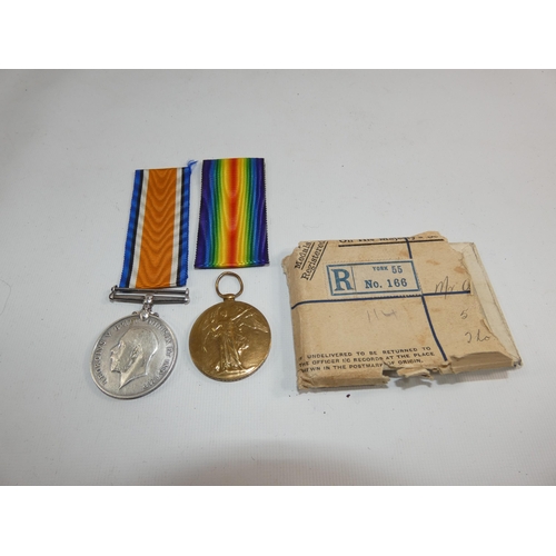 366 - A WORLD WAR I MEDAL PAIR AWARDED TO 39998 PRIVATE J JAMESON MANCHESTER REGIMENT