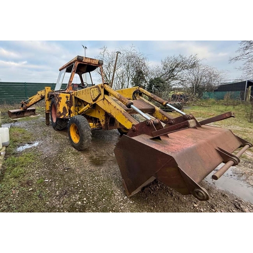 229 - A JCB 3C MARK 3 1978 EXCAVATOR. COMPLETE AND IN RUNNING/WORKING ORDER, USUAL WEAR IN BACK ACTOR AND ... 