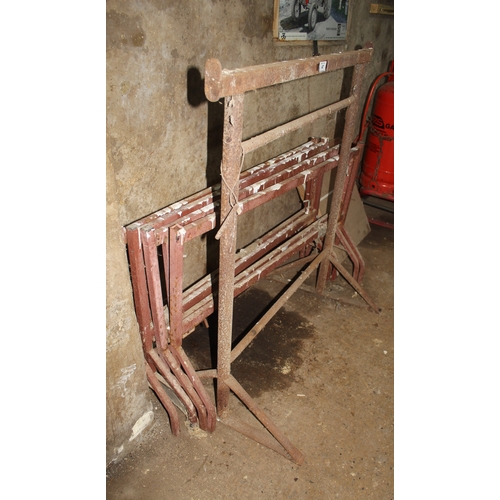 47 - 5 TRESTLES  + VAT