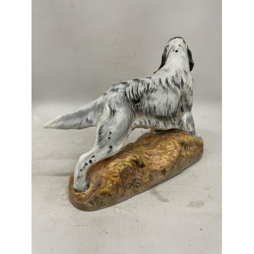 3 - A LARGE ROYAL DOULTON FIGURE OF AN ENGLISH SETTER WITH A PHEASANT, HEIGHT 21CM, LENGTH 28CM