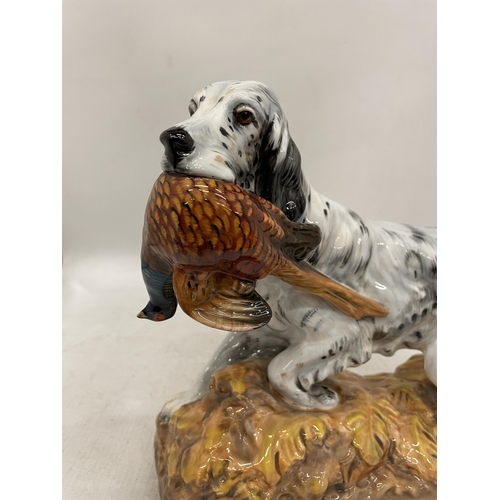 3 - A LARGE ROYAL DOULTON FIGURE OF AN ENGLISH SETTER WITH A PHEASANT, HEIGHT 21CM, LENGTH 28CM