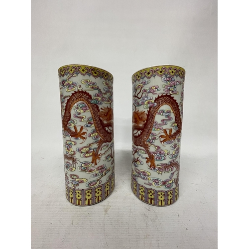 47 - A PAIR OF ORIENTAL VASES WITH DRAGON DESIGN AND CHARACTER MARKS TO THE BASE, HEIGHT 28CM