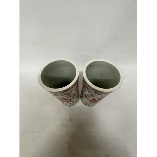 47 - A PAIR OF ORIENTAL VASES WITH DRAGON DESIGN AND CHARACTER MARKS TO THE BASE, HEIGHT 28CM