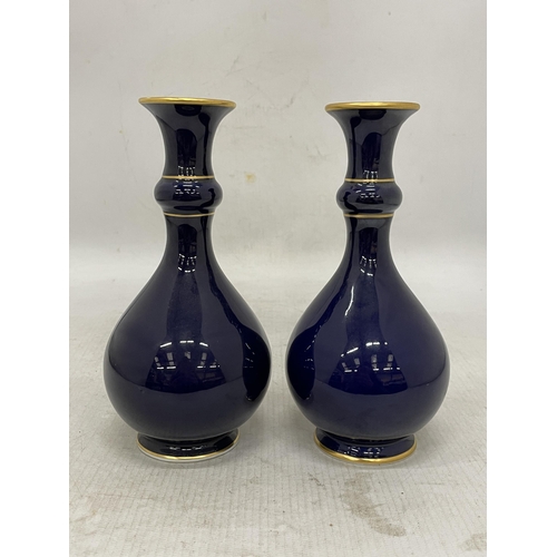 5 - A PAIR OF MEISSEN PORCELAIN VASES, COBALT BLUE WITH FLORAL BOUQUET AND GILT FILIGREE DECORATION, WIT... 