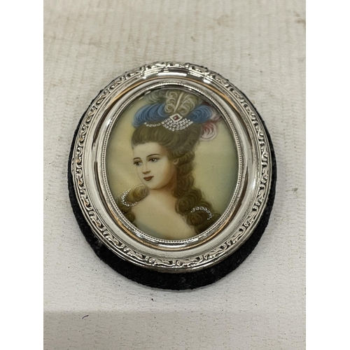 9 - A VINTAGE MINIATURE HAND PAINTED PORTRAIT IN A HALLMARKED SILVER FRAME