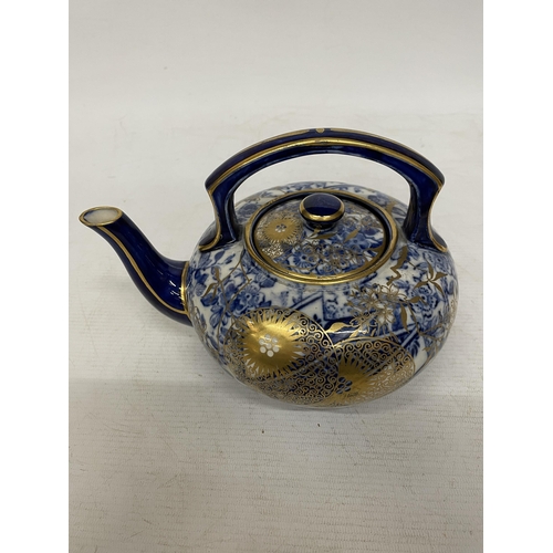 13 - A CIRCA 1880, DOULTON TEAPOT WITH JAPANESE INSPIRED DESIGN IN BLUE AND WHITE WITH GILT HIGHLIGHTS AN... 