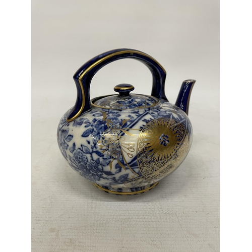 13 - A CIRCA 1880, DOULTON TEAPOT WITH JAPANESE INSPIRED DESIGN IN BLUE AND WHITE WITH GILT HIGHLIGHTS AN... 