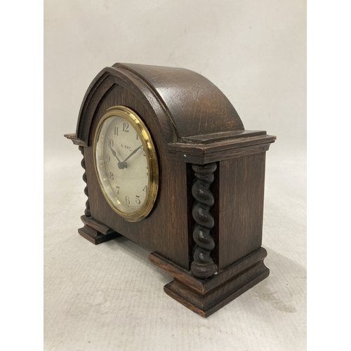 105 - A RARE ANTIQUE FRENCH EIGHT DAY MANTLE CLOCK IN A SOLID WOOD CASE WITH BARLEY TWIST COLUMNS CIRCA 19... 