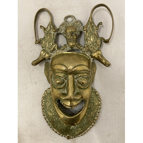 106 - A PAIR OF VINTAGE BRASS AFRICAN MASKS - 28 CM IN LENGTH