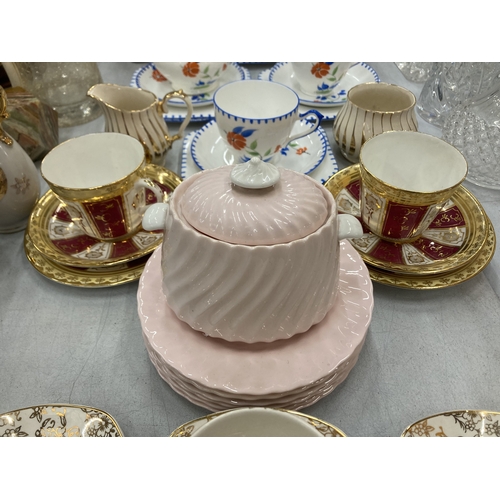 124 - A MIXED LOT OF COLLECTABLES TO INCLUDE A MINTON BLUSH PINK LIDDED SUGAR BOWL AND SIDE PLATES, TWO 