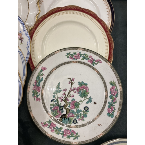 130 - A QUANTITY OF DINNER PLATES TO INCLUDE ROYAL DOULTON FLORADORA GREEN, WEDGWOOD FLORENTINE, MINTON PE... 