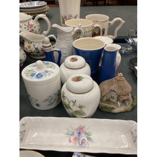 135 - A QUANTITY OF COLLECTABLES TO INCLUDE A ROYAL WINTON ANEMONE CHINTZ TRINKET DISH, WEDGWOOD CLEMENTIN... 