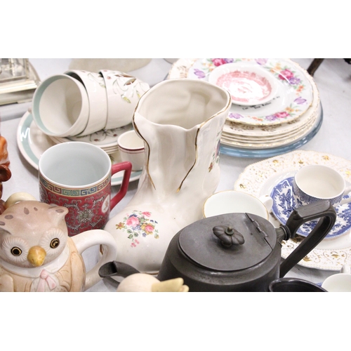 206 - A MIXED LOT TO INCLUDE BLUE AND WHITE CUPS AND SAUCERS, APEWTER TEAPOT, NOVELTY TEAPOTS, WOODEN DUCK... 