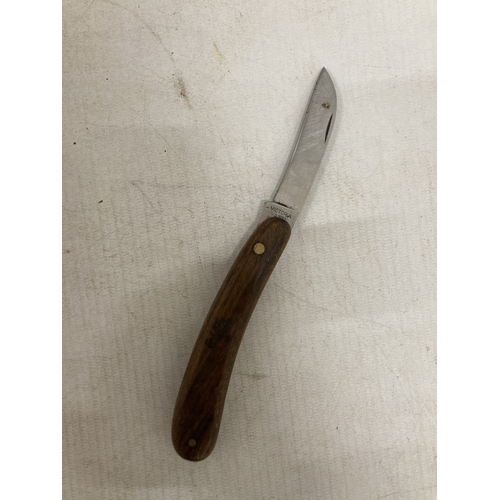 219 - A VINTAGE SWISS MADE 'VICTORINOX' PRUNING KNIFE