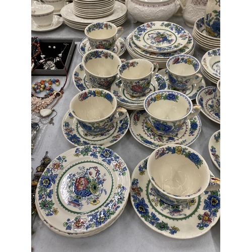 226 - A VINTAGE MASON'S 'STRATHMORE' PART DINNER SERVICE TO INCLUDE VARIOUS SIZES OF PLATES, SERVING BOWLS... 