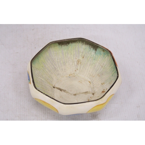 258 - A CLARICE CLIFF BIZARRE BOWL, DIAMETER 14CM - A/F EXTENSIVE REPAIRS