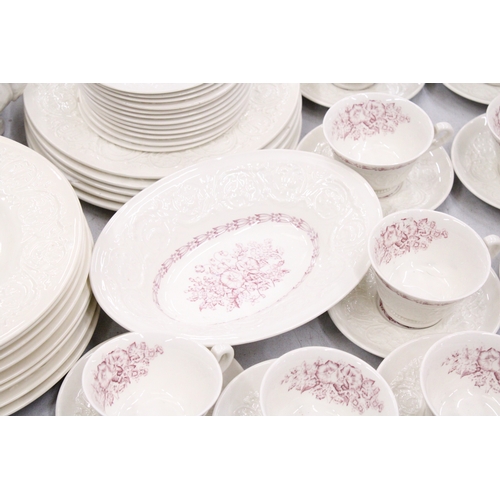 266 - A LARGE QUANTITY OF VINTAGE WEDGWOOD 'MORNING GLORY' DINNER WARE TO INCLUDE VARIOUS SIZES OF PLATES,... 