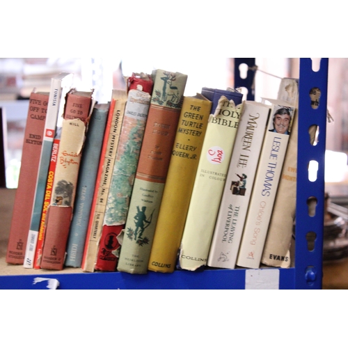 350 - A COLLECTION OF VINTAGE BOOKS TO INCLUDE CHARLES DICKENS, ENID BLYTON, ETC