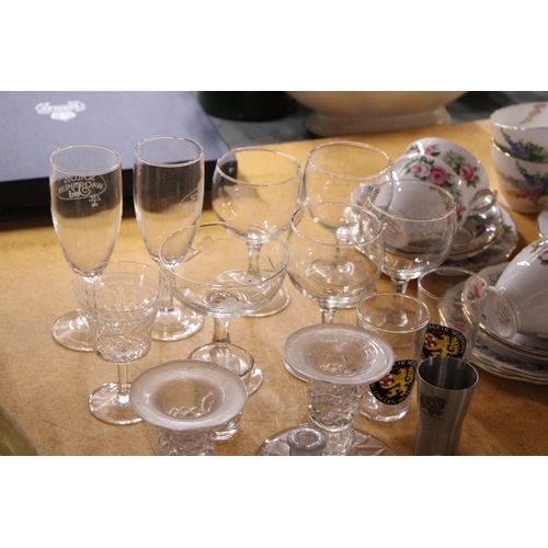 396 - A QUANTITY OF GLASSWARE TO INCLUDE DRINKING GLASSES, CANDLESTICKS, ETC., TOGETHER WITH A POOLE POTTE... 