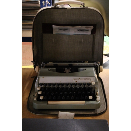 402 - A CASED IMPERIAL GOOD COMPANION MANUAL TYPEWRITER TOGETHER WITH A TRIUMPH TIPPA TYPEWRITER