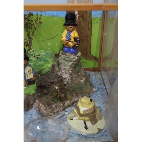 413 - A PLASTERCASTERS DISPLAY TO INCLUDE PADDINGTON BEAR AND BEATRIX POTTER FIGURES IN A LARGE GLASS DISP... 