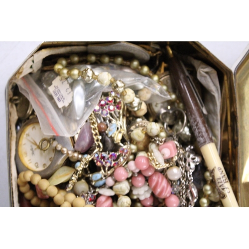 417 - A QUANTITY OF COSTUME JEWELLERY TO INCLUDE WATCHES, NECKLACES, ETC