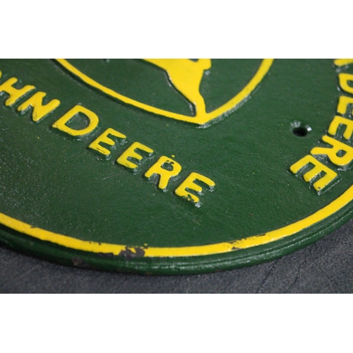 424 - A CAST JOHN DEERE SIGN, DIAMETER 23CM