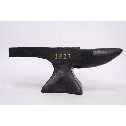 443 - A HEAVY, SOLID CAST IRON 1927 MODEL 'SHELL' ANVIL, HEIGHT 9CM, LENGTH 23CM