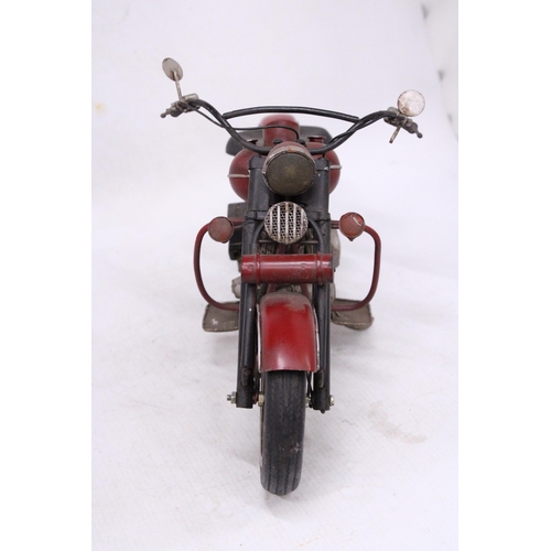 447 - A STEEL AND TIN PLATE MODEL OF A MOTORBIKE, HEIGHT 22CM, LENGTH 37CM