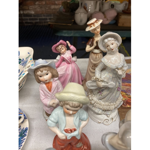 495 - A COLLECTION OF CERAMIC AND PORCELAIN FIGURES