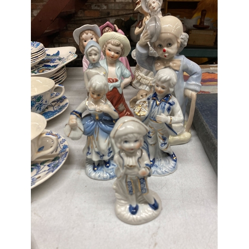 495 - A COLLECTION OF CERAMIC AND PORCELAIN FIGURES