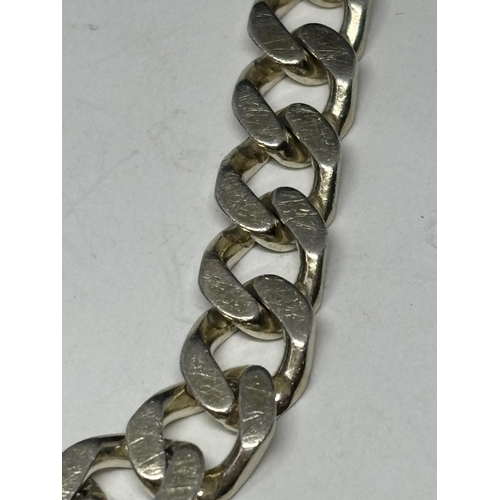 561 - A SILVER FLAT LINK WRSIT CHAIN