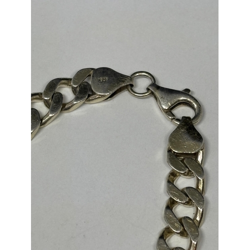 561 - A SILVER FLAT LINK WRSIT CHAIN