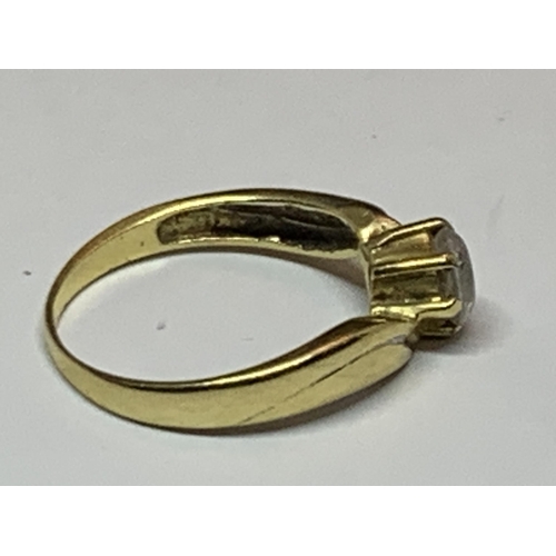 613 - A MARKED 18 CARAT GOLD RING WITH SOLITAIRE CUBIC ZIRCONIA SIZE N/O