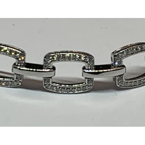 619 - AN 18 CARAT WHITE GOLD BRACELET WITH TWO HUNDRED AND EIGHTY SIX ROUND BRILLIANT CUT NATURAL DIAMONDS... 