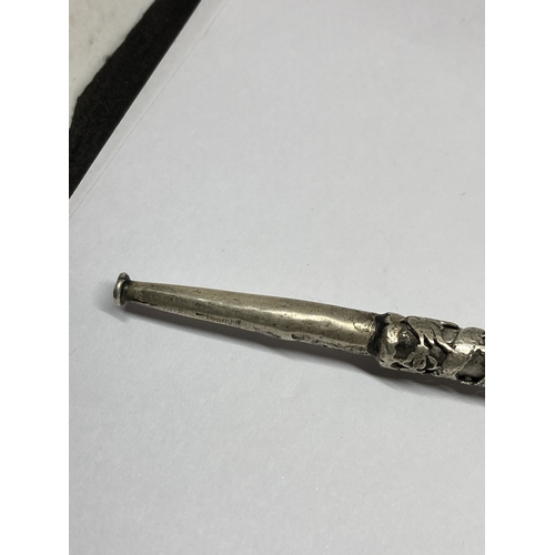 623 - A VINTAGE WHITE METAL DECORATIVE PIPE, POSSIBLY SILVER