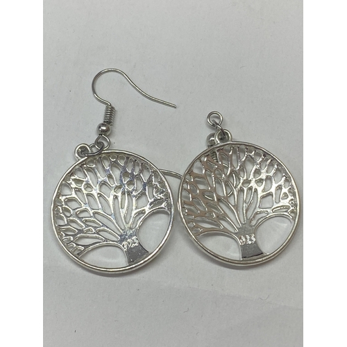 684A - A PAIR OF MARKED 925 STERLING SILVER TREE OF LIFE DROP EARRINGS IN A PRESENTATION BOX