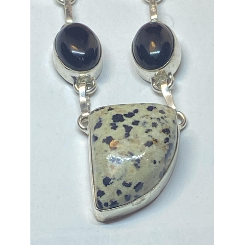 687 - A MARKED 925 DALMATION JASPER ONYX NECKLACE IN A PRESENTATION BOX