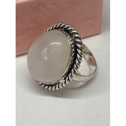 688A - A MARKED 925 RING WITH A LARGE ROSE QUARTZ STONE  SIZE P IN A PRESENTATION BOX