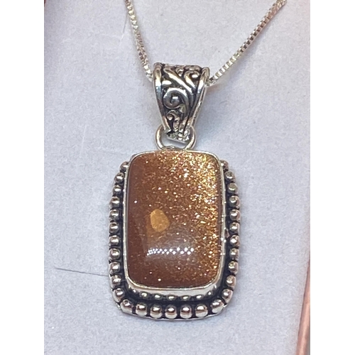 689 - A MARKED 925 GOLDSTONE PENDANT AND CHAIN IN A PRESENTATION BOX