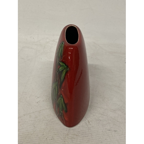 725 - AN ANITA HARRIS HAND PAINTED AND SIGNED IN GOLD JAPANESE CRANE VASE